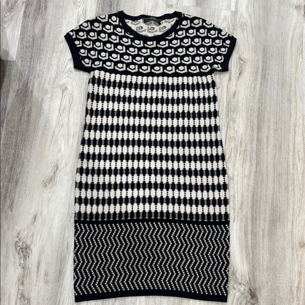 MaxMara Black and Cream Knit  black and beige sweater dress size Small